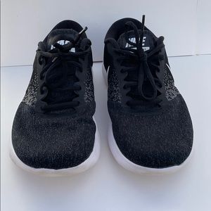 Nike Flex Contact size 9.5